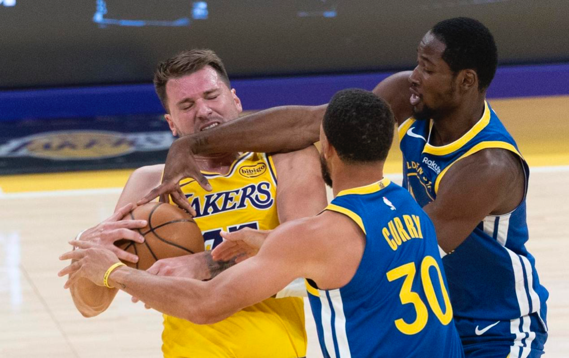 开云APP下载-废队友？离开库里后，库明加成为老鹰MVP！